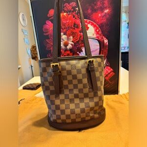 ♥️Damier Ebene Marais Bucket 23